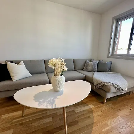 3 Bedrooms Appartement *
